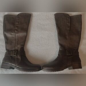 BOC Brown leather boots Size9  Never worn!